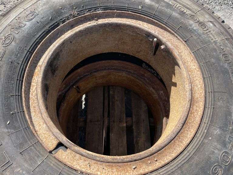2x 10.00R20 Truck Wheels