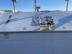 2004 Trailers  2000 ES4L7  Box Trailer