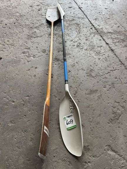 2x Oars