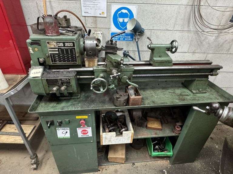 Metal Lathe Hercus and Qty Tooling