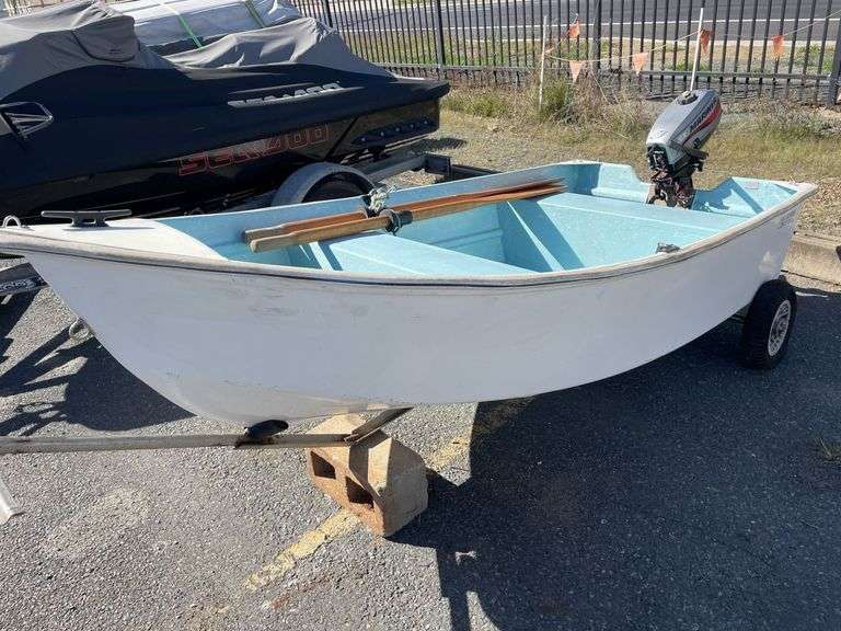2.6m Sea Borne Tender c/w 3.3hp Mariner Outboard & Trailer