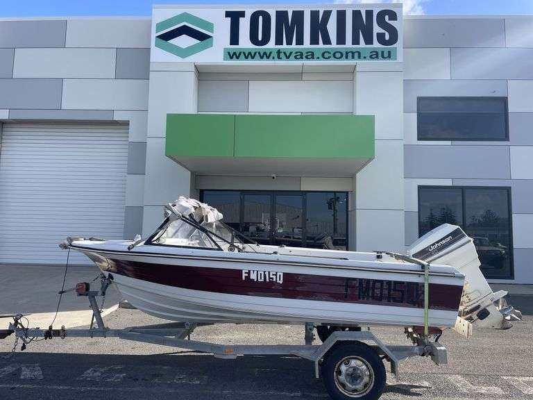 Suncraft Fibreglass 4.2m Boat c/w 40hp Motor & Trailer