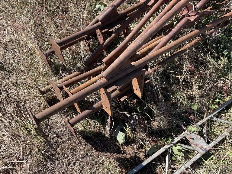 7x Shed Roofing Trusses - partially damaged/rust