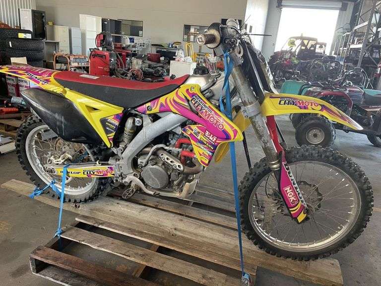 Suzuki RMZ 250 Motorbike