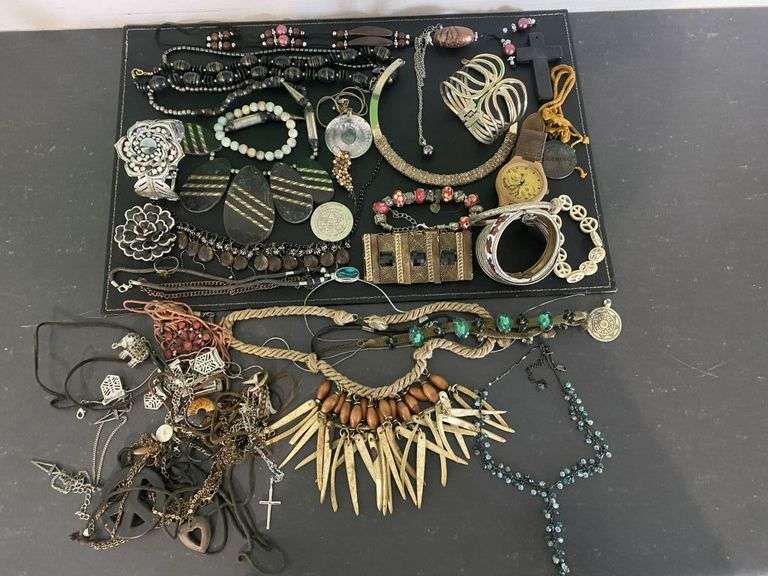 Quanity of Vintage Costume Jewellery, Bracelets, Watches and Necklaces