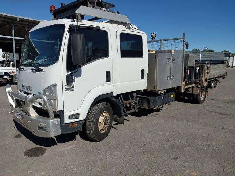 2015 Isuzu FRR500 Dual Cab Split Tray Tip Truck - WINTON