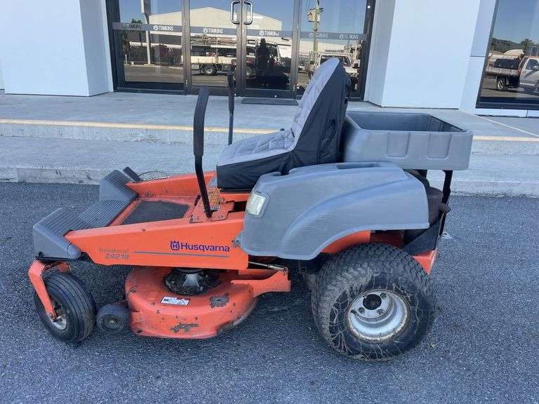 Husqvarna Z4218 Residential Zero Turn Mower