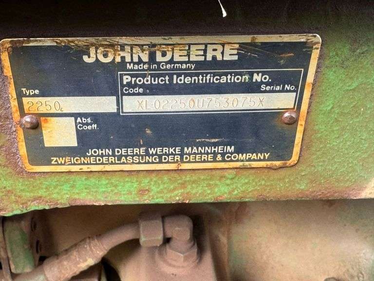 John Deere 2250 Tractor - BUNDABERG