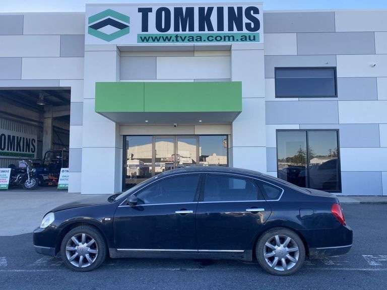2004 Nissan  Maxima  ST Sedan