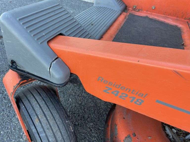 Husqvarna Z4218 Residential Zero Turn Mower