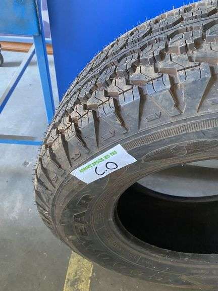 1x Vehicle Tyre - 275/65R/17