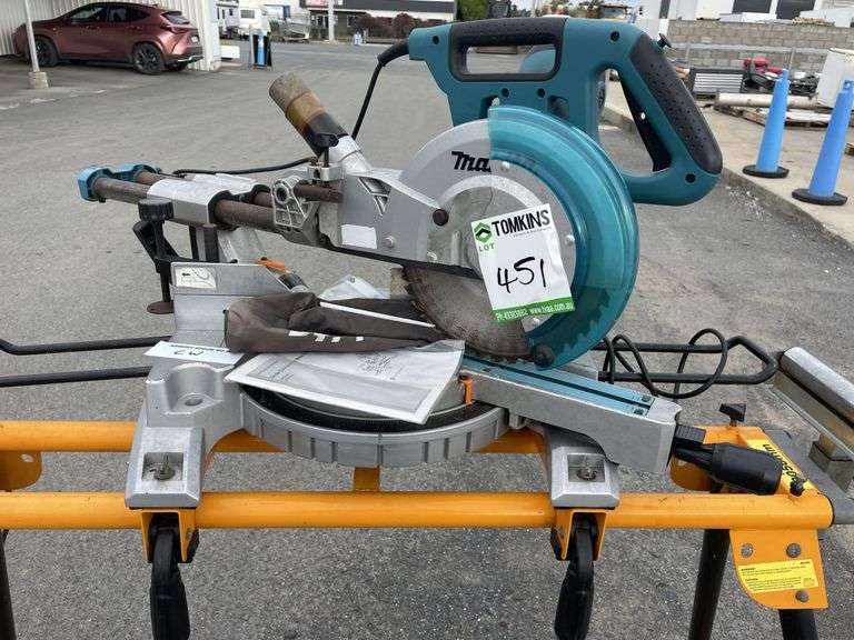Makita Mitresaw and Extendable Bench