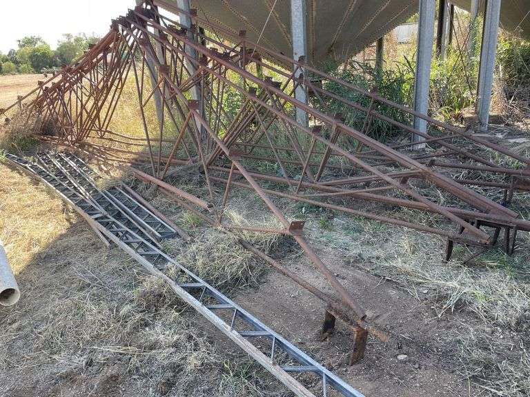 7x Shed Roofing Trusses - partially damaged/rust