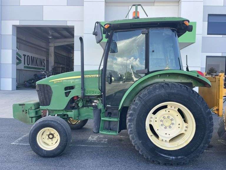 John Deere 5075M 2WD Tractor