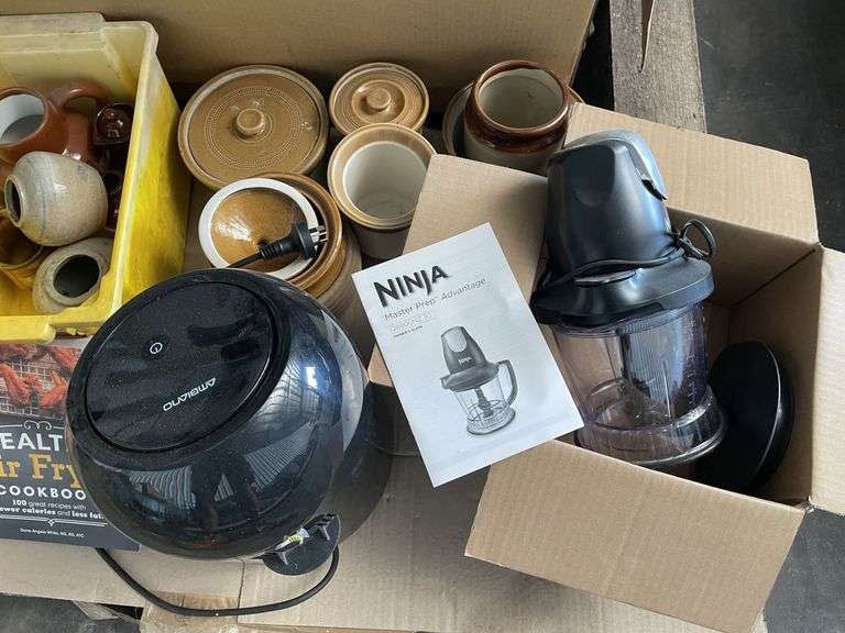 Pallet of Homewares inc. AirFryer, Blender, Artwork, and Crockery