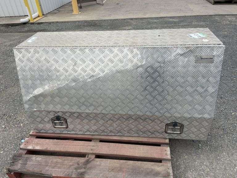 Checkerplate Toolbox