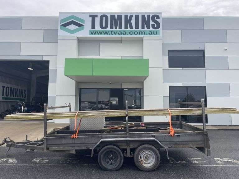 2005 Dual Axle Box Trailer inc LVL Timber