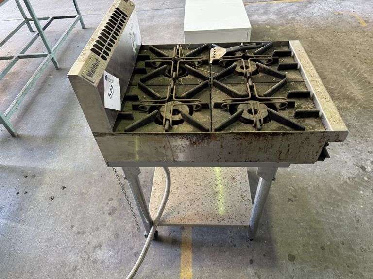 Waldorf 4 Bunrer Gas Top on Stand