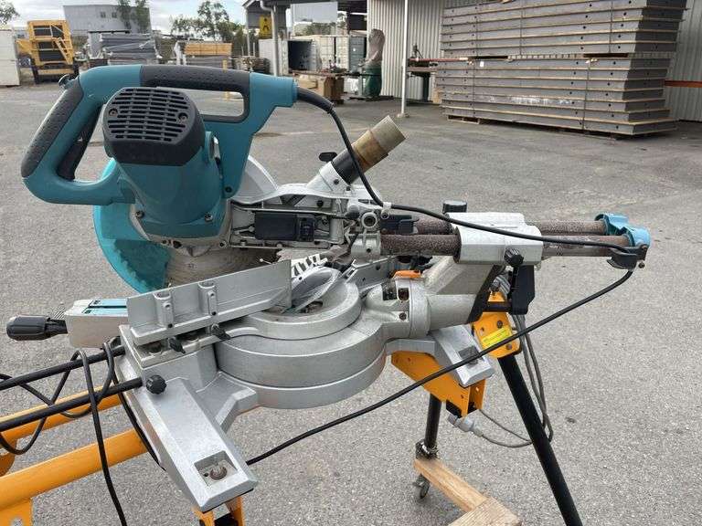 Makita Mitresaw and Extendable Bench