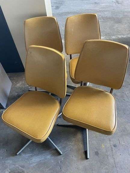 4x Swivel Dining Chairs