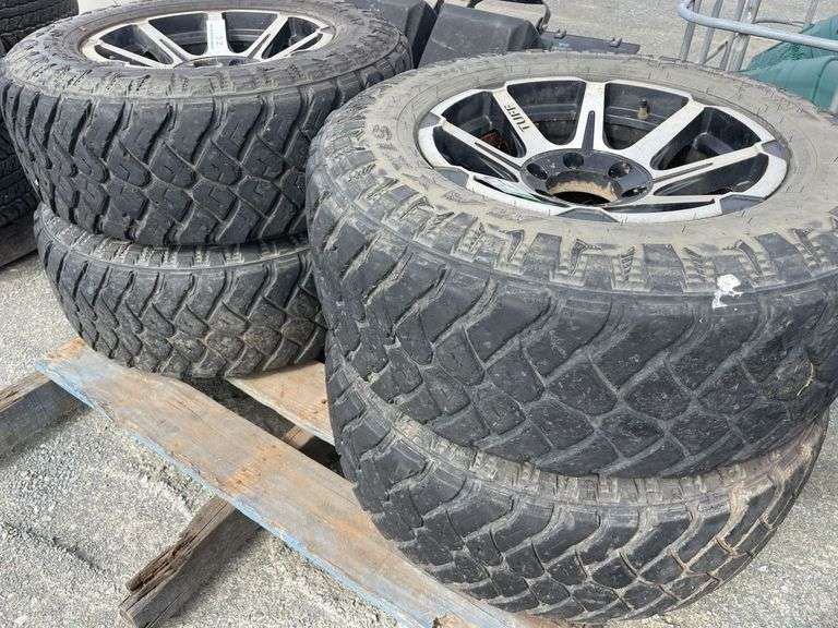 Four 4WD Wheels LT265/70R17