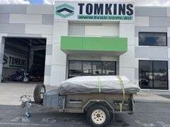 2011 Castaway Compact Camper Trailer inc Inflatable Boat