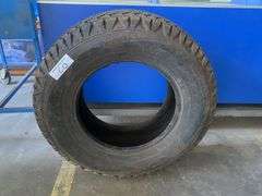 1x Vehicle Tyre - 275/65R/17