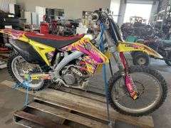 Suzuki RMZ 250 Motorbike