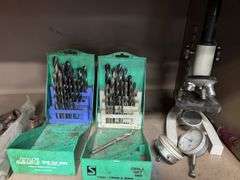Metal Storage Cabinet inc Handheld Tooling and Assorted Workshop Contents