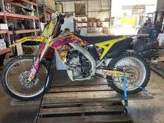 Suzuki RMZ 250 Motorbike