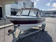 Suncraft Fibreglass 4.2m Boat c/w 40hp Motor & Trailer
