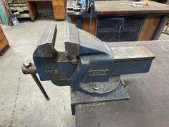 Timber Workshop Bench inc Vice inc Box of Parts - 1700x900m