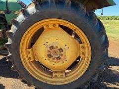 John Deere 2250 Tractor - BUNDABERG