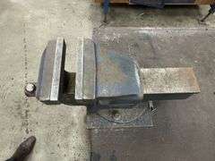 Timber Workshop Bench inc Vice inc Box of Parts - 1700x900m