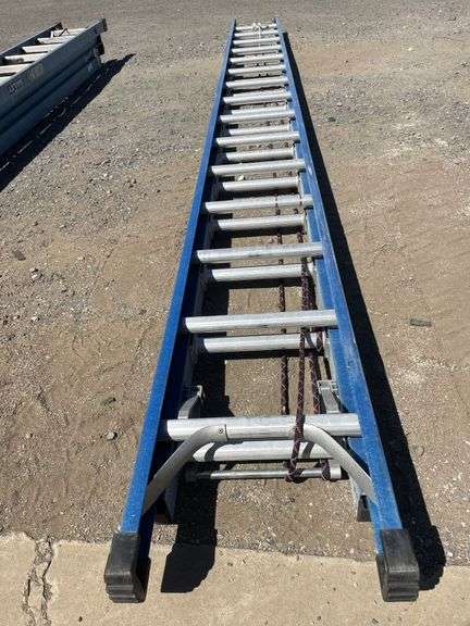 Blue 170kg Bailey Fibreglass Extension Ladder