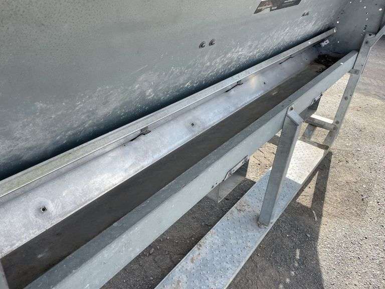 Advantage 3800 HD Cattle Feeder