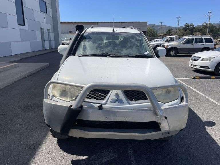 2011 Mitsubishi Challenger Wagon