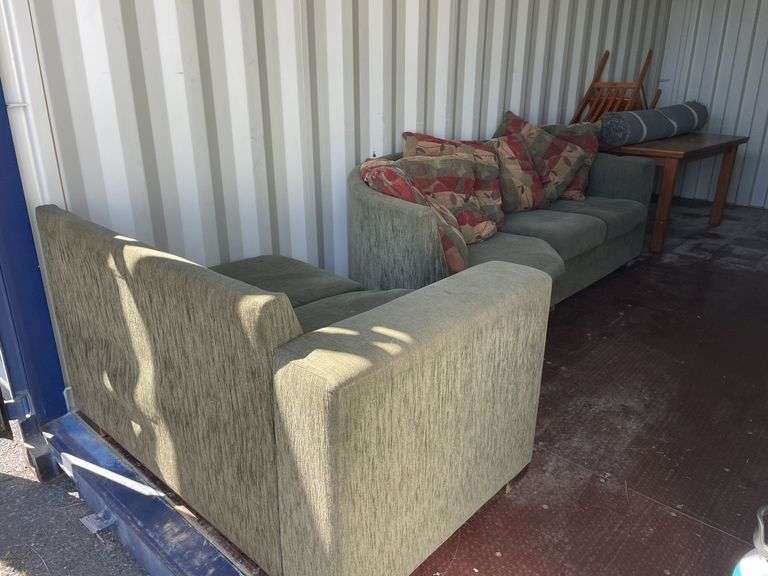 Corner Lounge & Extendable Dining Table/Rug