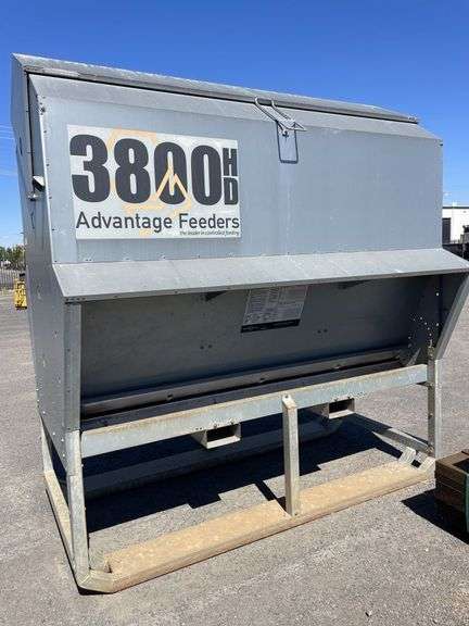 Advantage 3800 HD Cattle Feeder