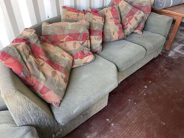 Corner Lounge & Extendable Dining Table/Rug