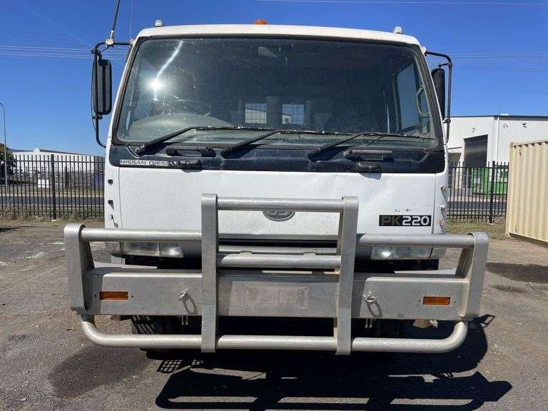 2000 Nissan PKC310 Tipper Truck