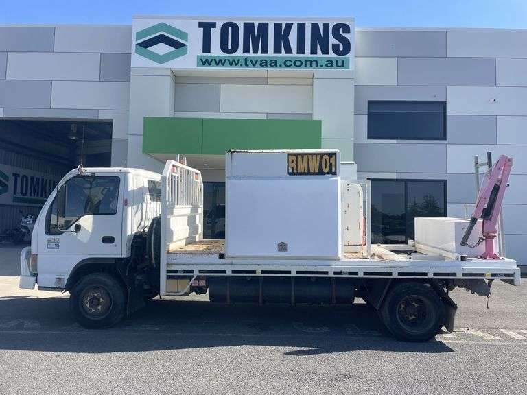 2002 Isuzu 45 NQR Tray Truck