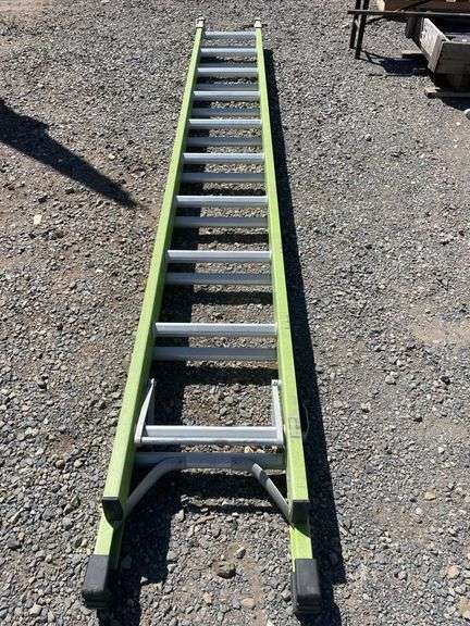 Green 150kg Bailey Fibreglass Extension Ladder
