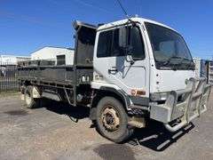 2000 Nissan PKC310 Tipper Truck