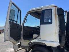 2000 Nissan PKC310 Tipper Truck
