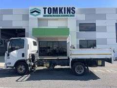 2014 Isuzu NPR Series Truck