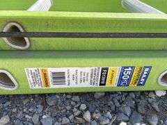 Green 150kg Bailey Fibreglass Extension Ladder