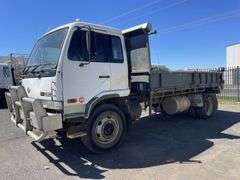 2000 Nissan PKC310 Tipper Truck