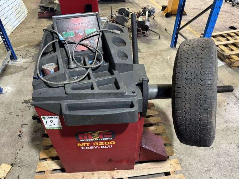 2011 Mondolfo Ferro MT 3200 Easy-Alu Wheel Balancer  