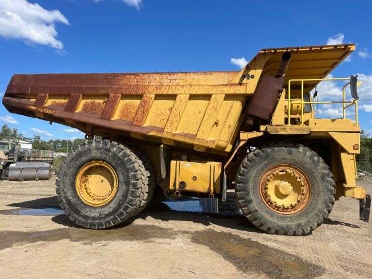 Komatsu HD465-3 Dump Truck
